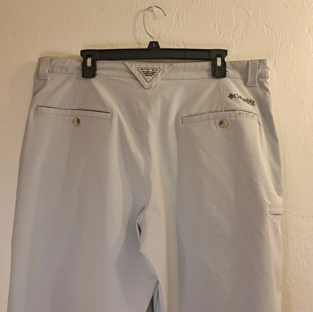 Men's Columbia PFG light grey shorts sz.‎ 38w 10